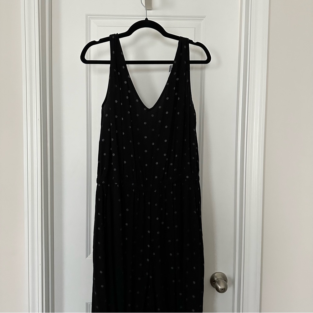 Women’s sleeveless jumpsuit with pockets